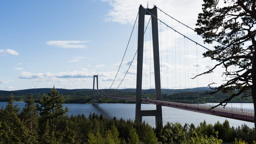 Höga Kustenbron över Ångermanälven. 